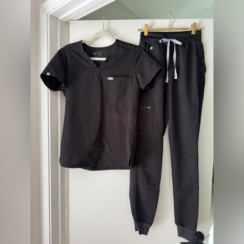 Figs Black Scrub set (worn)